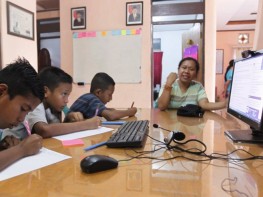 Kelas Kedua Sekolah di Awan