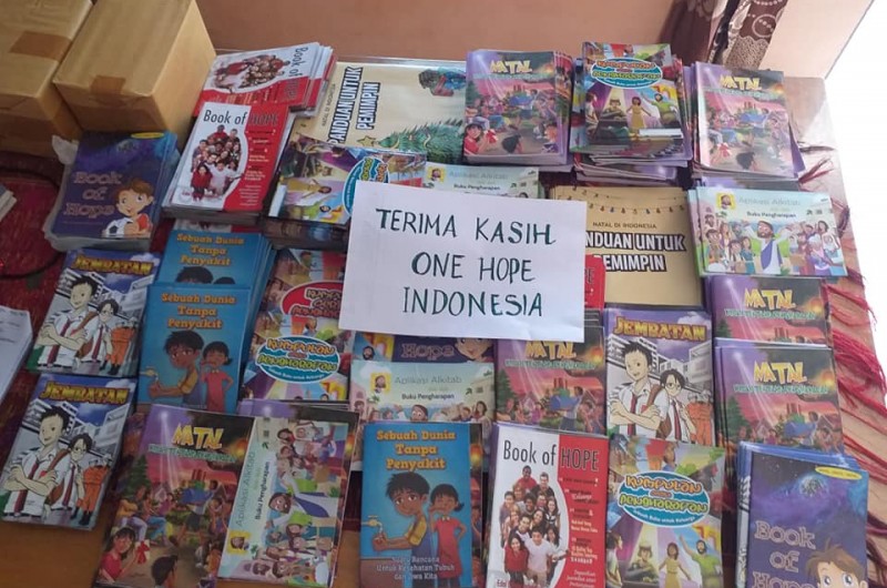 Sumbangan Buku Dari One Hope Indonesia