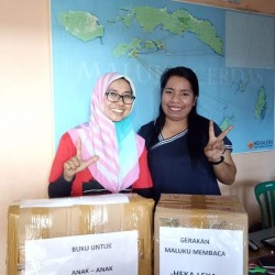 Pemberian Buku Untuk Anak-anak di Desa Hai, kecamatan Taliabu, Maluku Utara