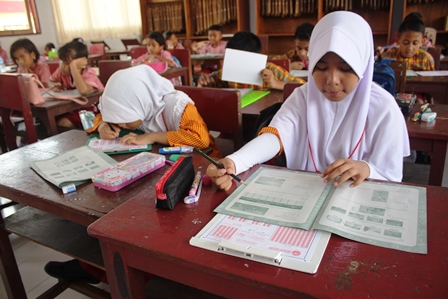 1219 Siswa beributan Tiket Semifinal OSK di Kota Ambon